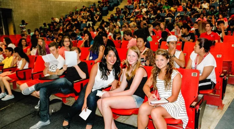 Destination Canadaの英語学習の様子を紹介する写真