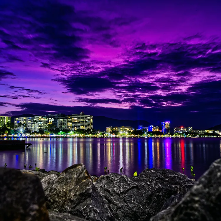 ケアンズの水辺の夕景